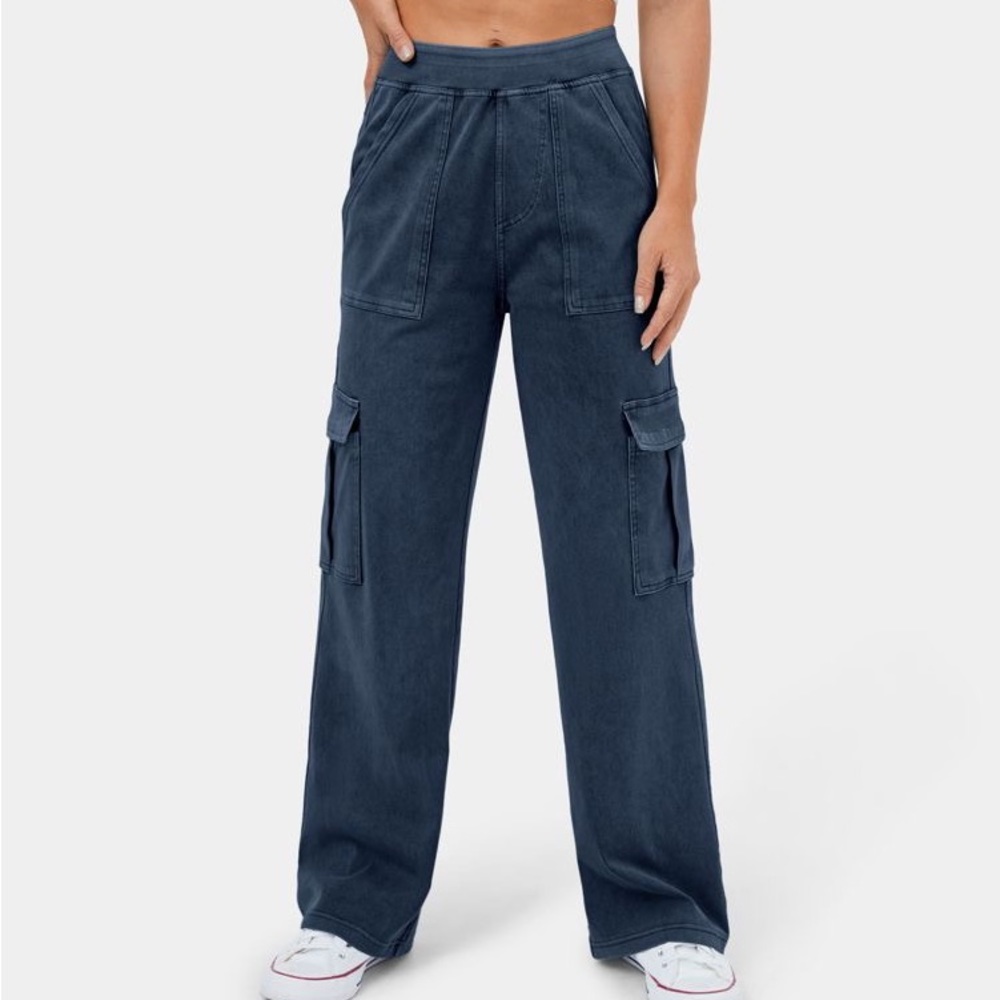NWT HALARA-MAGIC Mid Rise Multiple Pocket Straight Leg Stretchy Cargo Jeans